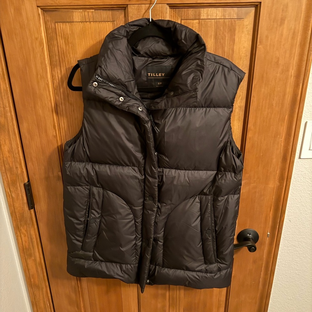 Tilley Black Puffer Vest size S